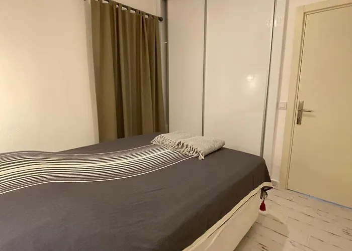 Merkezde Denize 50 Adim B Bodrum