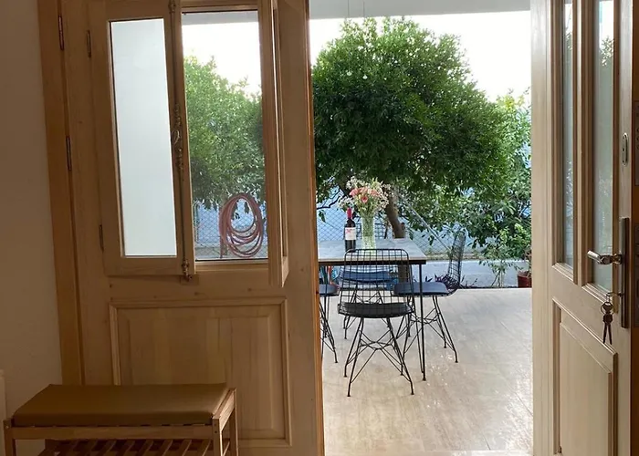 Merkezde Denize 50 Adim B Bodrum